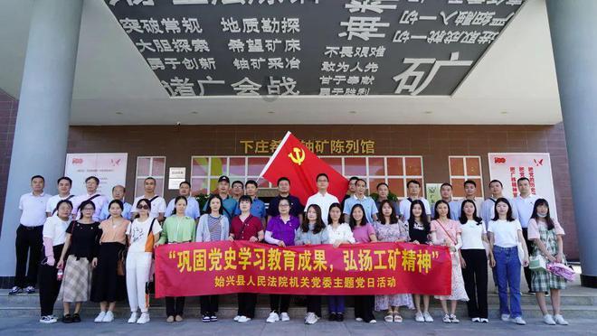 夏季的时尚女孩